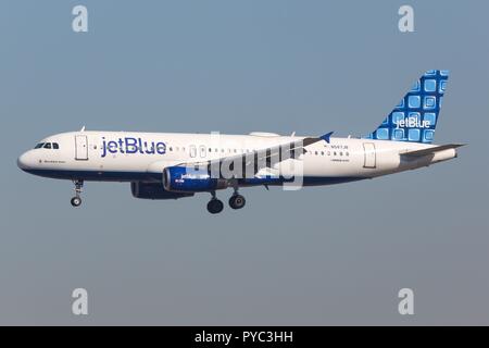 Los Angeles, USA - 22. Februar 2016: JetBlue Airbus A320 am Flughafen Los Angeles (LAX) in den USA. | Verwendung weltweit Stockfoto