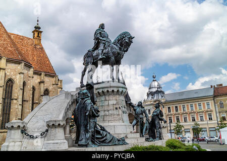 Cluj Napoca, Rumänien - Juli 27, 2018: Die Statue des Matthias Corvinus im Union Square in Cluj Napoca, Rumänien Stockfoto