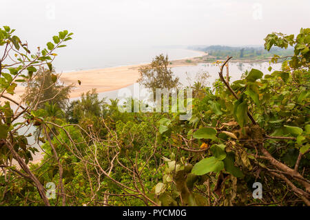 Hier durch den Dschungel können Sie die berühmten Paradise Beach, das auf dem südöstlichen Teil von Maharashtra befindet. Stockfoto