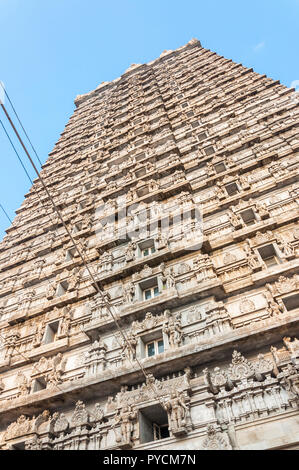 Murudeshwar, Karnataka, Indien - Januar 6, 2015: Fassade Kunst der Gopura, dass ist eine monumentale Turm am Eingang von murudeshwar Tempel. Stockfoto