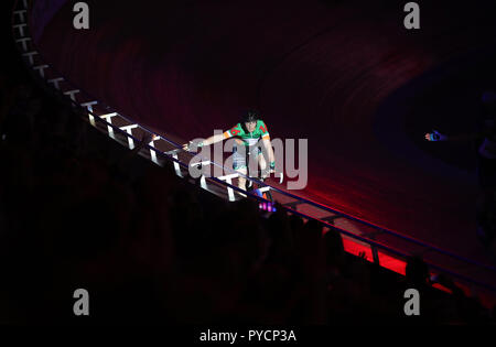 Fahrer vor dem Six Day Men Madison Chase am vierten Tag der Six Day Series im Lee Valley Velopark, London. DRÜCKEN SIE VERBANDSFOTO. Bilddatum: Freitag, 26. Oktober 2018. Bildnachweis sollte lauten: Adam Davy/PA Wire. Stockfoto