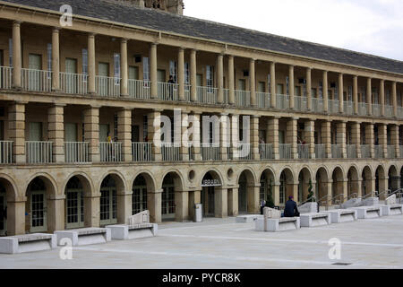 Das neu restaurierte Piece Hall in Halifax, West Yorkshire, England Stockfoto