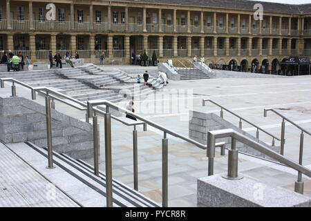 Das neu restaurierte Piece Hall in Halifax, West Yorkshire, England Stockfoto