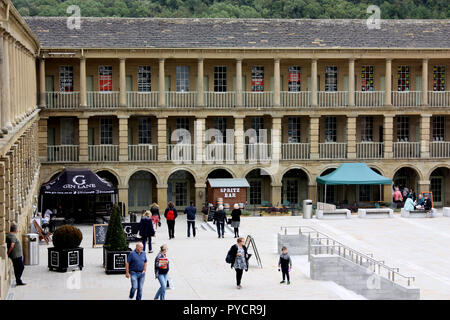 Das neu restaurierte Piece Hall in Halifax, West Yorkshire, England Stockfoto