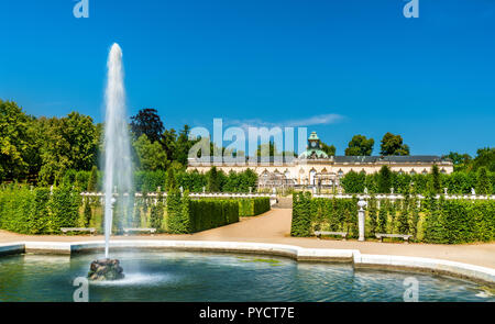 Brunnen vor der Bildergalerie Palast am Park Sanssouci. Potsdam - Brandenburg, Deutschland Stockfoto