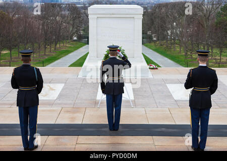 Die Wachablösung am Grab der Unbekannten, den Nationalfriedhof Arlington, Washington DC, USA Stockfoto