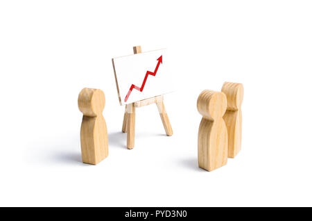 Die Menschen versammelten sich zu einem Treffen und an die Ausführungen des Vorsitzenden. Konferenz und Bericht für den vergangenen Zeitraum. Analysen und der strategischen Planung. Gewinn- und Stockfoto
