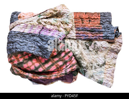 Gefaltete handgemachten Seide patchwork Schal schneiden Sie auf weißem Hintergrund Stockfoto