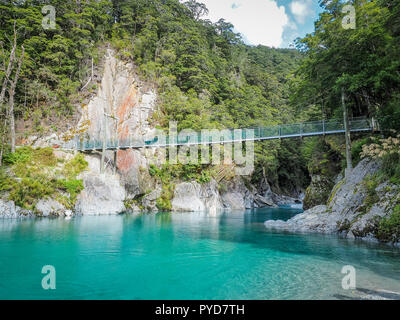 Die Drehbrücke auf blauen Pool in Wanaka. (Neuseeland) Stockfoto