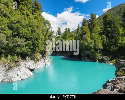 Hokitika Gorge, die lebendige, türkisfarbenem Wasser umgeben von üppigen einheimischen Busch. (South Island, Neuseeland) Stockfoto