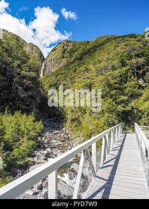 Devils Punchbowl Wasserfall in den Arthur's Pass National Park. (Neuseeland) Stockfoto