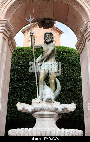 Neptunbrunnen Skulptur im neoklassizistischen Stil, durch Tresguerras, an der Plaza Constitución in Queretaro, Queretaro, Mexiko. Stockfoto