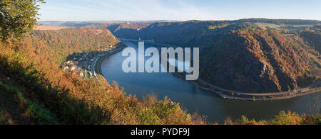 Rhein Panorama mit Loreley im Herbst, Rheinland Stockfoto