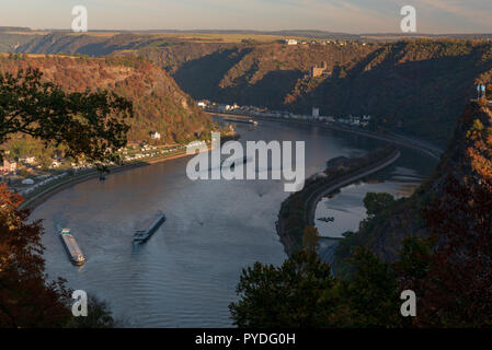 Loreley im Herbst, Rheinland Stockfoto