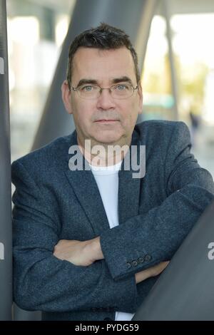 Mick Herron im Oktober 2018 auf der Frankfurter Buchmesse. | Verwendung weltweit Stockfoto