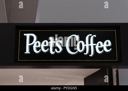 SAN FRANCISCO, CA/USA - 21. Oktober 2018: "Peet's"-Kaffee und Tee Exterieur und unterzeichnen. "Peet's"-Kaffee ist ein San Francisco Bay Area Kaffeespezialität ro Stockfoto