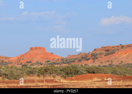 Mesa in der Lilleyvale Hügeln zwischen Winton und Boulia in westlichen Queensland. Die Region war einst unter der Eromanga See, da ausgetrocknet ist ein Stockfoto