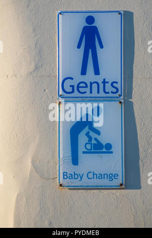 Herren wc Schild mit wickelräume Einrichtung Stockfoto