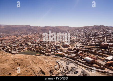 Stadtbild von Potosi vom Cerro Rico in Bolivien. 4200 Meter hoch Stockfoto