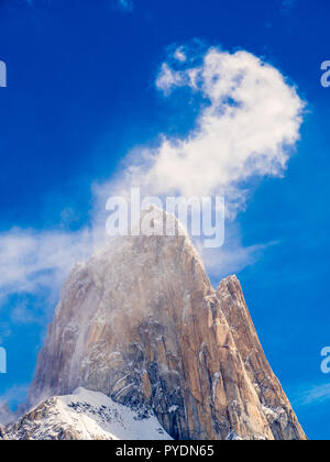 Detail der Wolken am Gipfel des Berges Fitz Roy in El Chalten, argentinische Patagonien. Gletscher Nationalpark Stockfoto