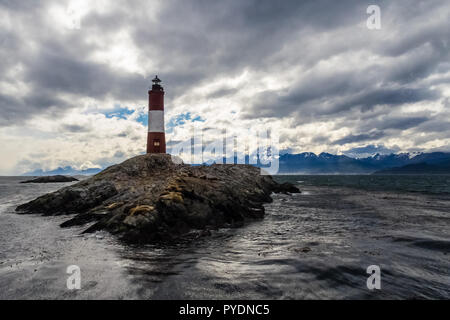 Leuchtturm Les Eclaireurs Insel in der Mitte des Beagle Kanal, in der Nähe von Ushuaia Stadt in Argentinien. Insel Feuerland, Patagonien. Stockfoto