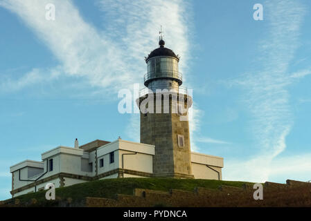 Leuchtturm in Matxitxako Kap an der Küste des Baskenlandes, Bermeo Spanien Stockfoto