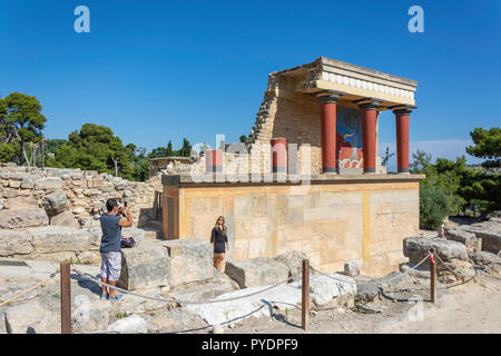 Norden Propylaeum mit wütenden Stier fresco, minoischen Palast von Knossos Heraklion (irakleio), Irakleio Region, Kreta (Kriti), Griechenland Stockfoto