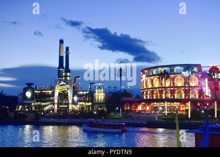 Orlando, Florida, USA - Juli 27, 2018 Schokolade Emporium Restaurant & Hard Rock Cafe in den Universal Studios CityWalk Orlando, Florida Stockfoto