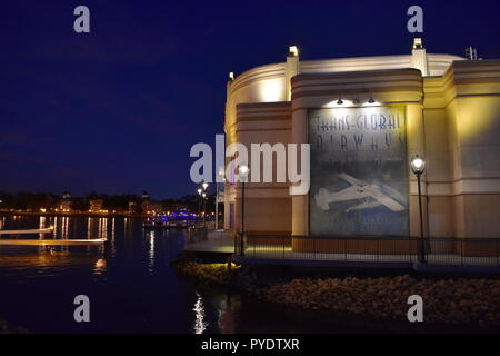 Orlando, Florida. Oktober 11, 2018. Vintage Trans Global Luftverkehrsgesellschaften unterzeichnen auf Art deco Gebäude in der Lake Buena Vista Gegend. Stockfoto