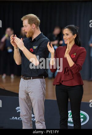 Der Herzog und die Herzogin von Sussex während der Medaille Präsentation auf der Invictus Games 2018 Rollstuhl basketball Finale in Sydney. Stockfoto