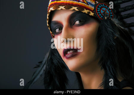 Headshots des Modells als Native American Stockfoto