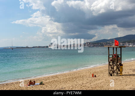 Rettungsschwimmer Wachturm am Strand - Mallorca, Spanien Stockfoto