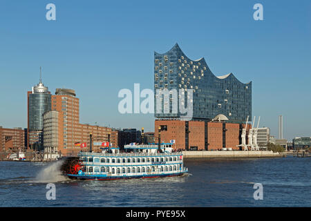 Raddampfer Louisiana Star vor der Elbphilharmonie, Harbour City, Hamburg, Deutschland Stockfoto