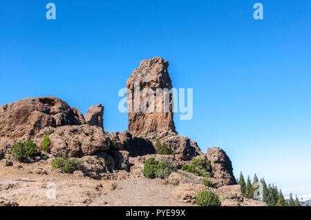 Blick auf den Roque Nublo peak (getrübt Rock, Rock in den Wolken), in Nublo ländlichen Park, in das Innere der Insel Gran Canaria, Kanarische Inseln, Spanien Stockfoto
