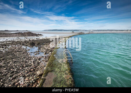 Viktorianische Meerwasser Swimmingpool in St Aubin's Bay, St Helier, Jersey Stockfoto