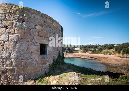 Der Turm an Janvrins Grab von Portelet Bay, Jersey, Channel Islands, Großbritannien Stockfoto