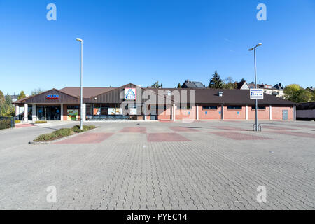 Aldi (Nord). Aldi ist einer der weltweit führenden Discounter Kette mit fast 10.000 Filialen in 18 Ländern. Stockfoto