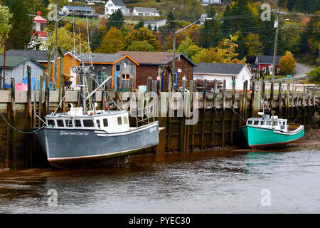 Ostküste angeln Boote in das Dock bei Ebbe in der Ortschaft St. Martins, New Brunswick Kanada Stockfoto