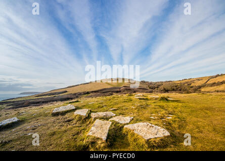 Blick auf die Purbeck Hills in der Nähe von Anvil Point Lighthouse auf der South West Kosten weg, Durlston Country Park, Swanage, ENGLAND Stockfoto