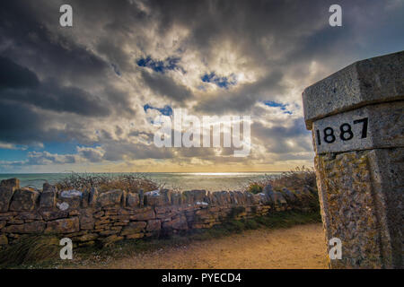 Eingang zu Tilly Laune Höhlen auf der South West Kosten weg, Durlston Country Park, Swanage, ENGLAND Stockfoto