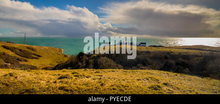 Marine in Richtung Anvil Point Lighthouse suchen, Durlston Country Park in der Nähe von Swanage Stockfoto