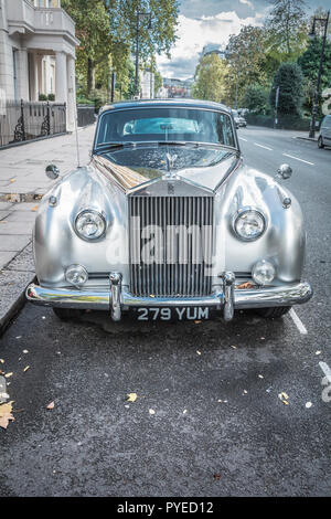 Ein Rolls-Royce Silver Cloud in Westminster, London, UK Stockfoto