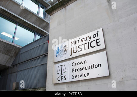 Signage außerhalb des Justizministerium (MoJ) und Crown Prosecution Service (CPS) Gebäude auf Petty France, Westminster, London, SW1, UK Stockfoto