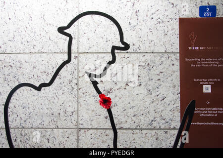 Es aber nicht Es silhouette Tommy Denkmal an der Victoria Station, London, UK Ersten Weltkrieg Stockfoto