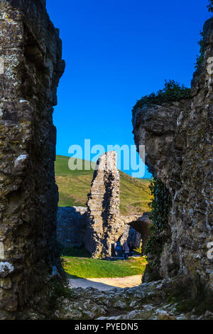 Im Inneren der Burgruine Corfe in Dorset, Großbritannien Stockfoto