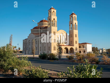 Blick auf die Orthodoxe Kathedrale von Agio Anargyroi, Paphos, Zypern. Stockfoto