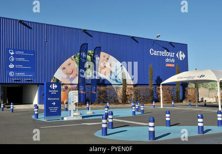 Carrefour Fahren, Issoire, Puy-de-Dome, Auvergne, Frankreich Stockfoto