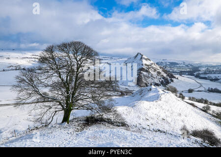 Parkhaus Hügel aus Chrom Hill im Winter Schnee, Peak District National Park, Großbritannien Stockfoto