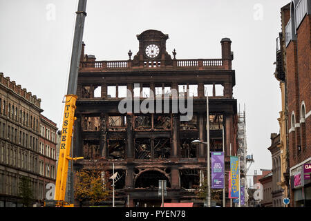 Der ausgebrannte ehemalige Primark Bank Gebäude Gebäude und Ausgrenzung Zone im Stadtzentrum von Belfast Nordirland Stockfoto