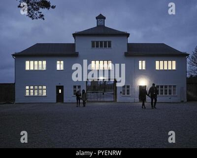 Orianenburg, Deutschland - Dezember 12, 2017: Das Gebäude, der Haupteingang zur kaserne Feld an das Konzentrationslager Sachsenhausen repräsentiert Stockfoto